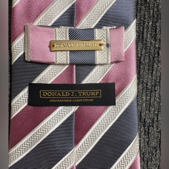 Donald J. Trump Gray/Pink/White Striped Mens Silk Tie - Picture 5 of 5